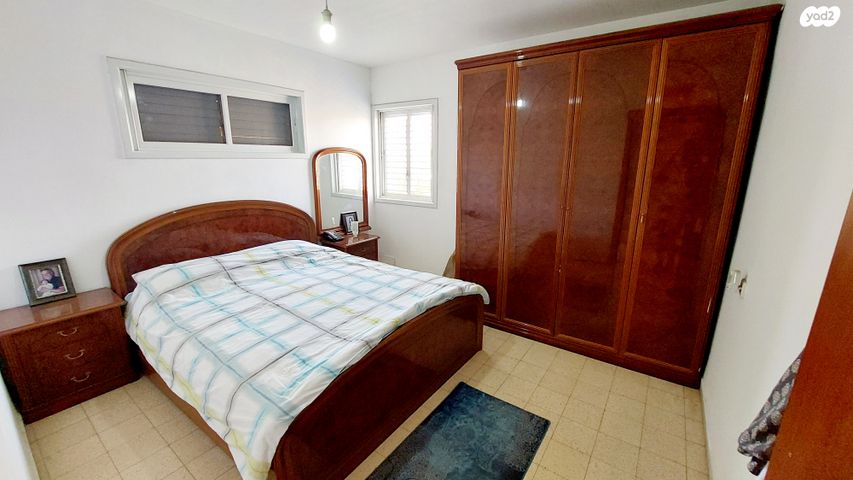 דירה, אלי כהן, בת ים