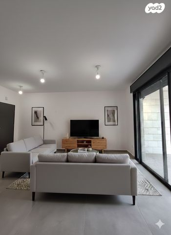 דירת גן, דרך זאב ז'בוטינסקי 8, לב המושבה / מרכז העיר, פתח תקווה