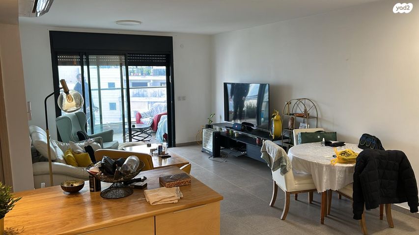 דירה, מרים הנביאה, ראש העין