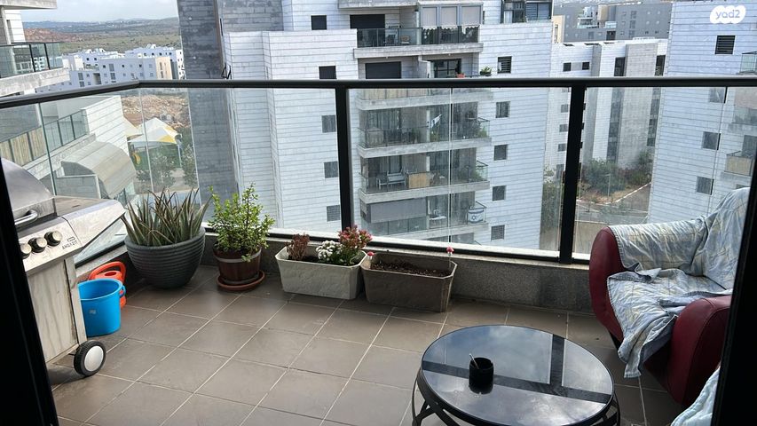 דירה, מרים הנביאה, ראש העין