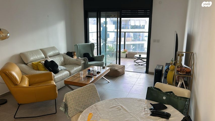 דירה, מרים הנביאה, ראש העין