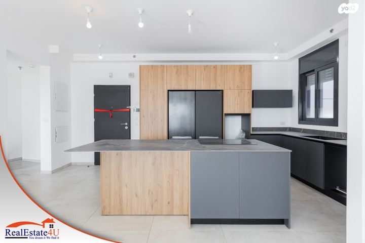 דירה, אמנון ליפקין שחק, נוף הטיילת, נתניה