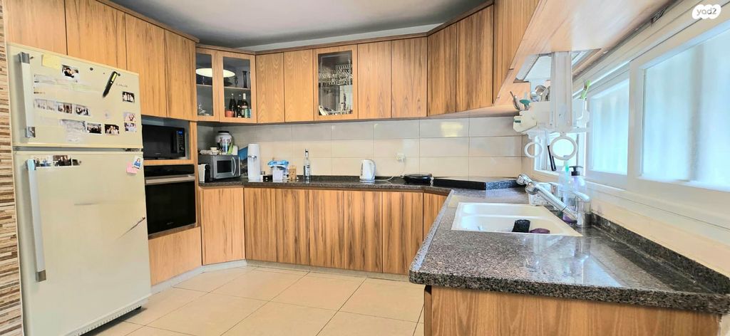 דו משפחתי, שערי תקווה