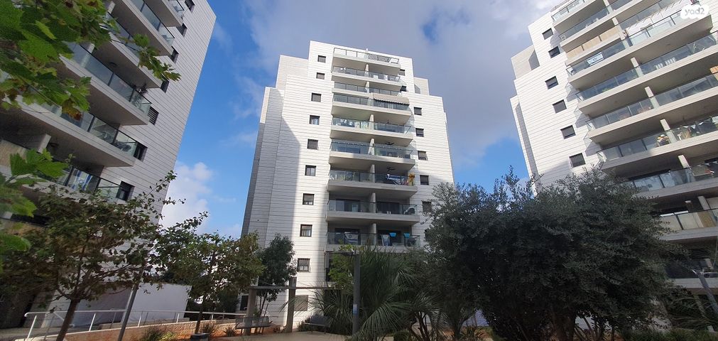 דירה, מרים הנביאה, ראש העין