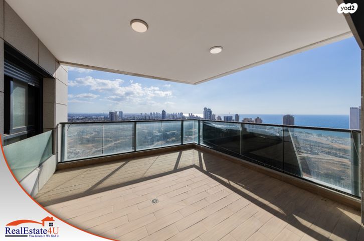 דירה, אמנון ליפקין שחק, נוף הטיילת, נתניה