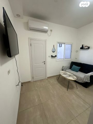 דירה, הגיבורים 25, העיר התחתית, ואדי סאליב, חיפה