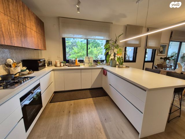 דירה, קניוק יורם, גני שרונה, קרית הממשלה, תל אביב יפו