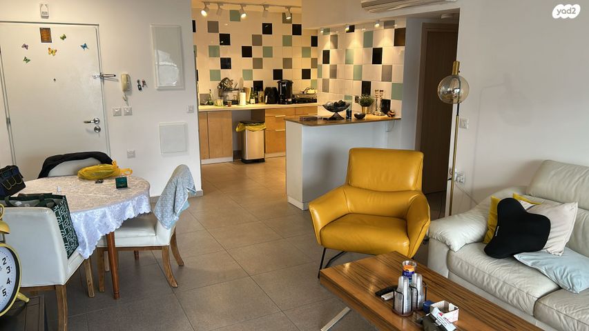 דירה, מרים הנביאה, ראש העין