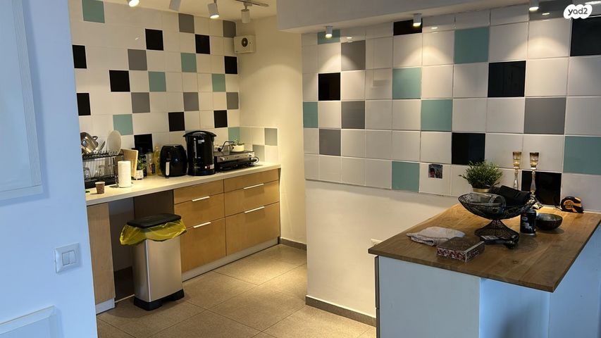 דירה, מרים הנביאה, ראש העין