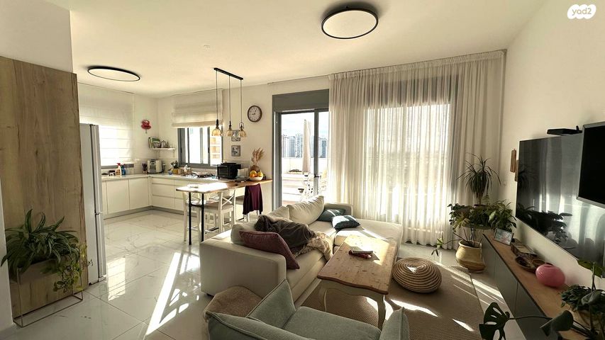 גג/ פנטהאוז, אנשי בראשית, רמתיים, הוד השרון