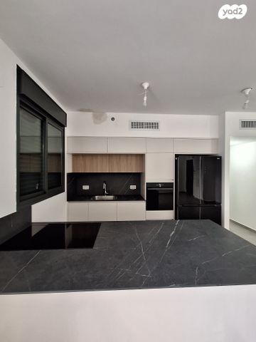 דירת גן, דרך זאב ז'בוטינסקי 8, לב המושבה / מרכז העיר, פתח תקווה