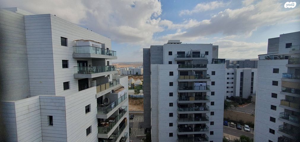 דירה, מרים הנביאה, ראש העין