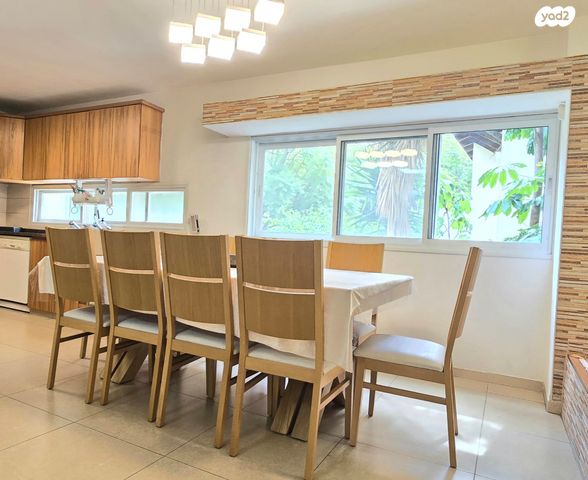 דו משפחתי, שערי תקווה