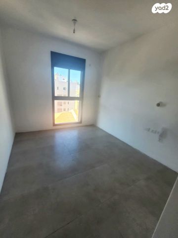 דירה, הרא"ה 153, עליות, רמת גן