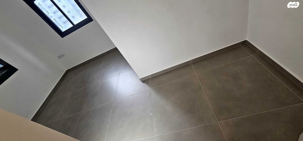 דירה, הרב מרדכי אליהו, כרמי הנדיב, אחוזת רוטנר, קרית מלאכי