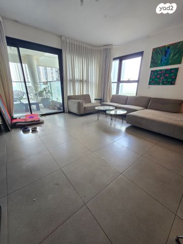 דירה, עוזי חיטמן, עיר ימים, נתניה