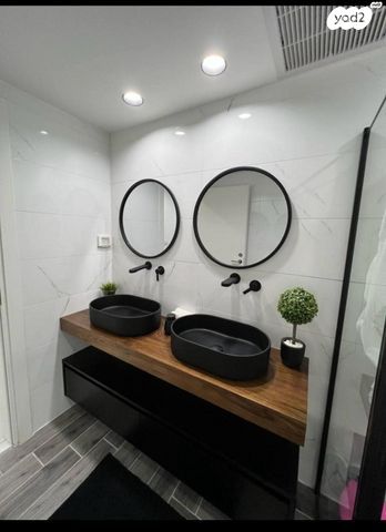 דירה, לאה גולדברג, חתני פרס ישראל, באר יעקב