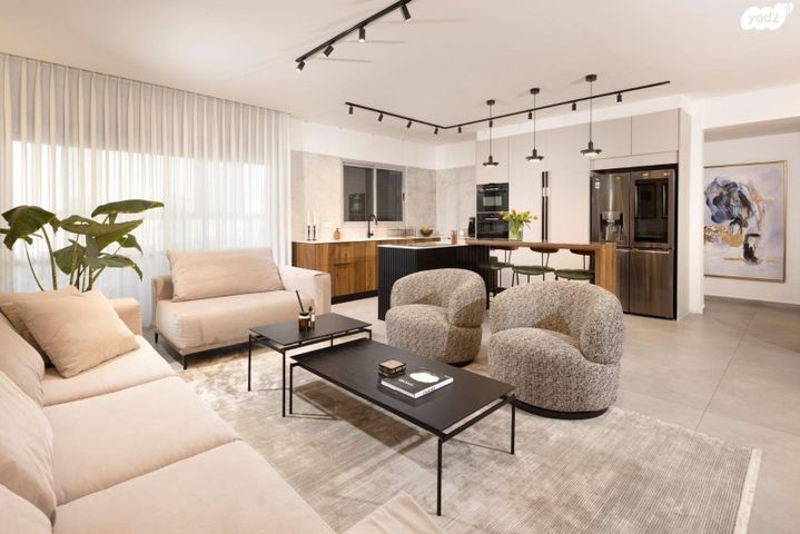 דירה, לאה גולדברג, חתני פרס ישראל, באר יעקב