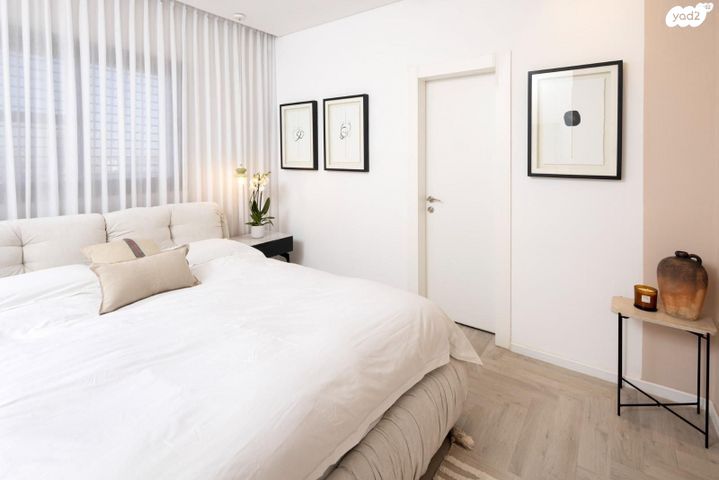 דירה, לאה גולדברג, חתני פרס ישראל, באר יעקב