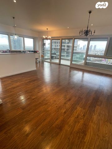 ניסים אלוני 17