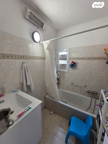 דירה, אלופי צה"ל 12, קרית שרת מזרח, חולון