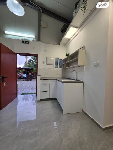 קליניקות, מיכאל, כפר ביאליק