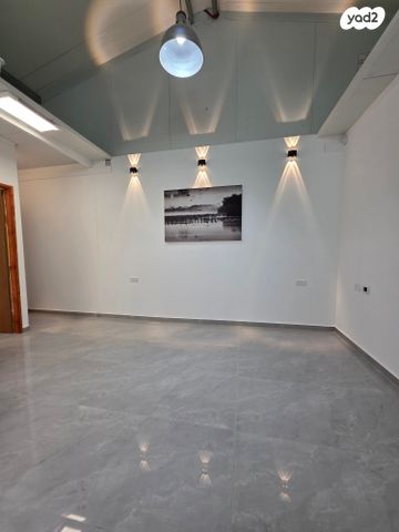 קליניקות, מיכאל, כפר ביאליק