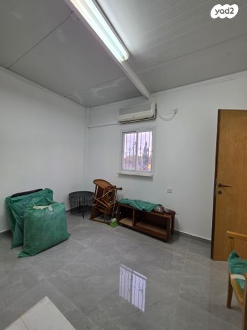 קליניקות, מיכאל, כפר ביאליק