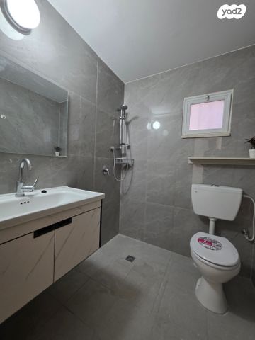 קליניקות, מיכאל, כפר ביאליק