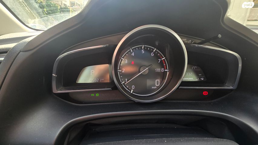 מודעת רכב מאזדה 3