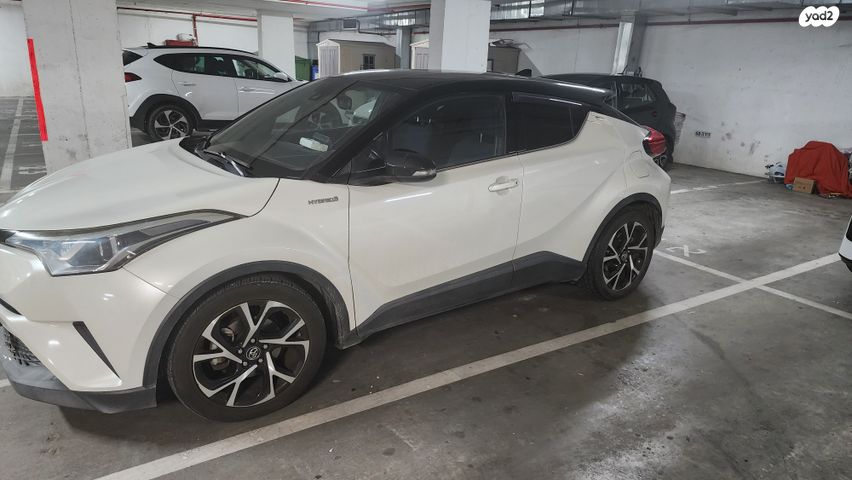 מודעת רכב טויוטה C-HR