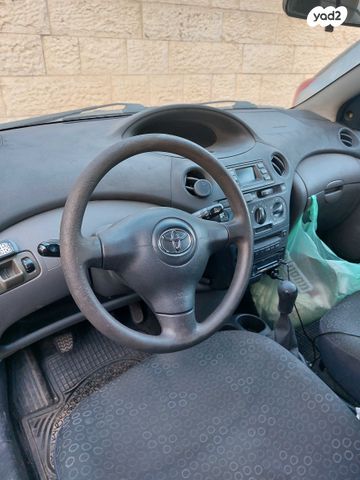 טויוטה יאריס