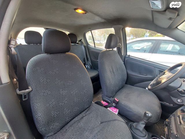 טויוטה יאריס