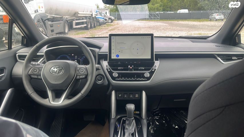 מודעת רכב טויוטה קורולה קרוס