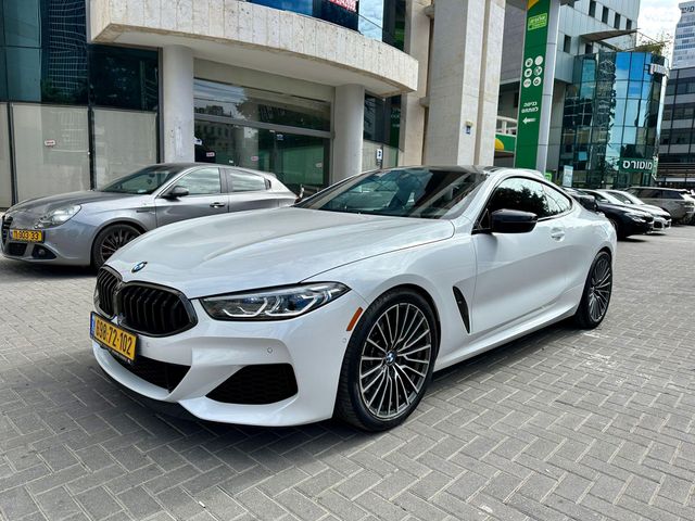 מודעת רכב ב מ וו סדרה 8