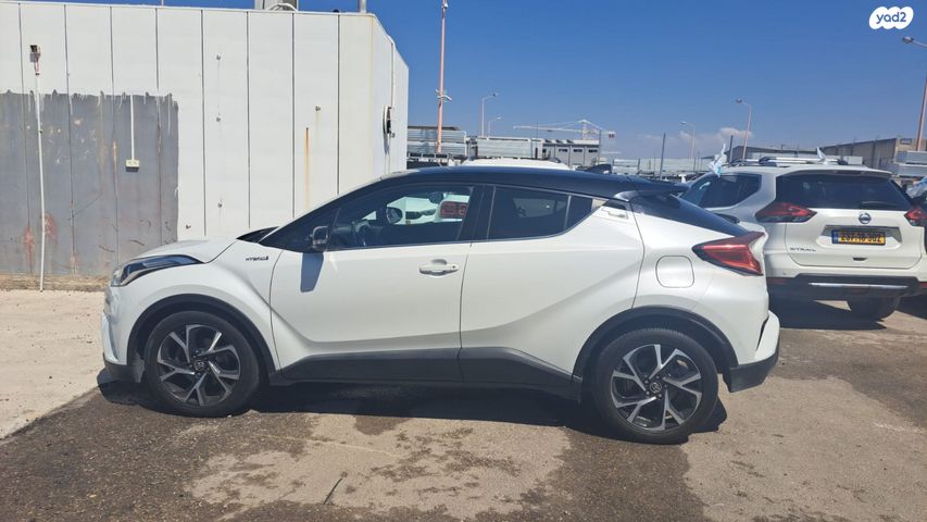 מודעת רכב טויוטה C-HR