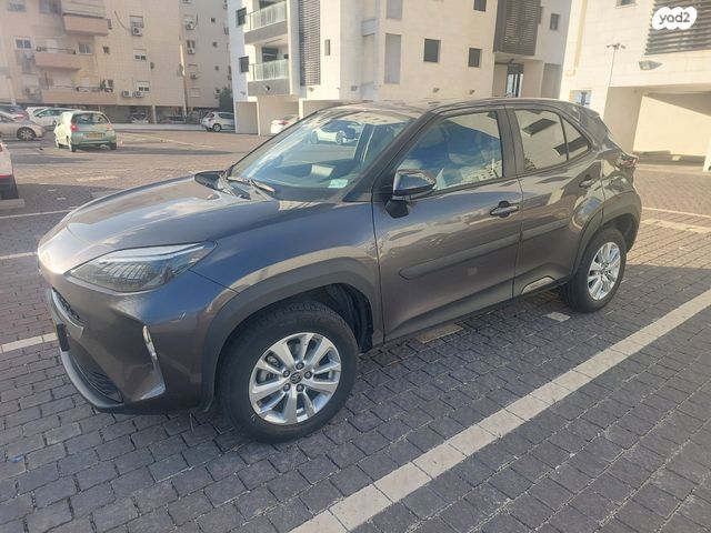 טויוטה יאריס קרוס