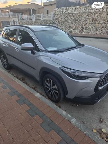 מודעת רכב טויוטה קורולה קרוס