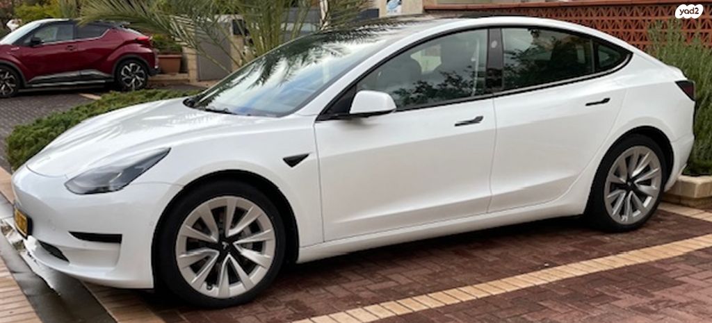 מודעת רכב טסלה מודל 3