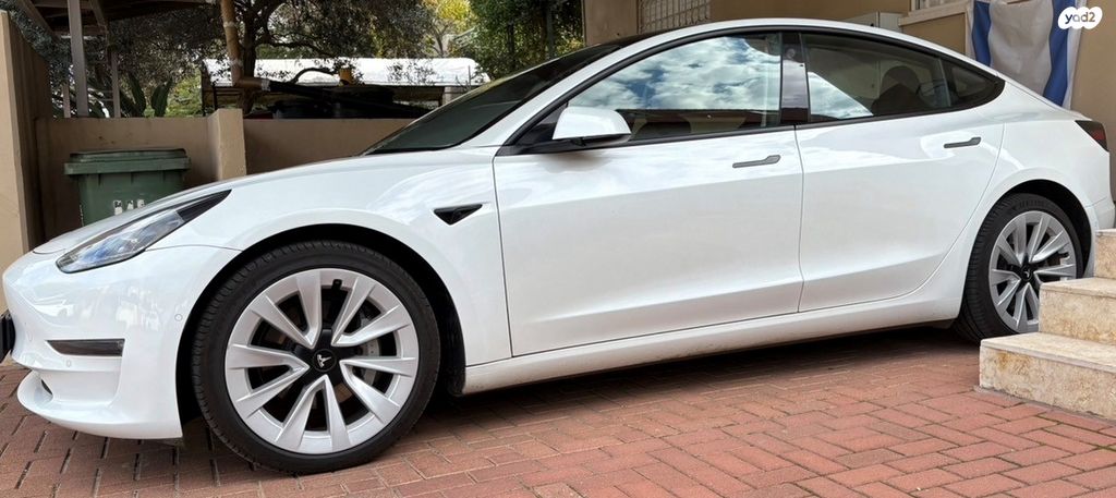 מודעת רכב טסלה מודל 3