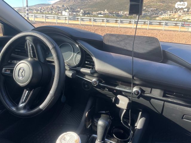 מודעת רכב מאזדה 3