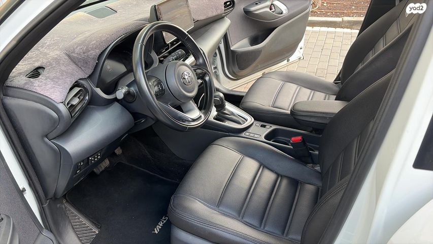 טויוטה יאריס קרוס