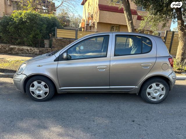 טויוטה יאריס