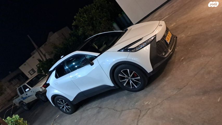 מודעת רכב טויוטה C-HR
