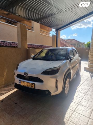 טויוטה יאריס קרוס