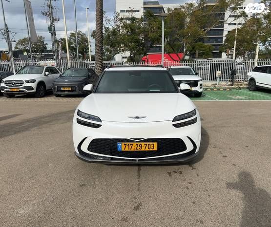 מודעת רכב ג'נסיס GV60