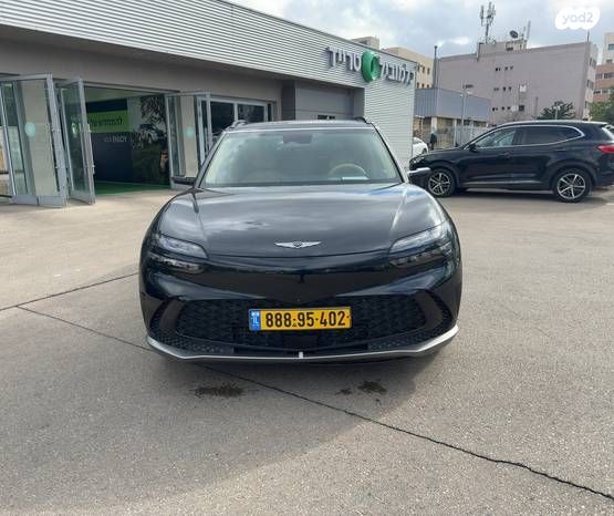 מודעת רכב ג'נסיס GV60