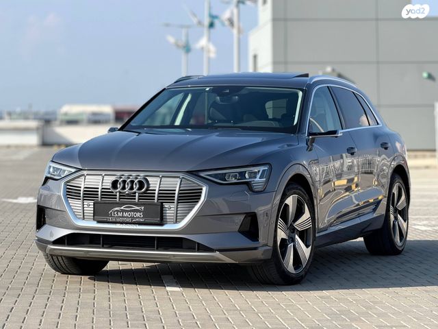 מודעת רכב אאודי E-tron