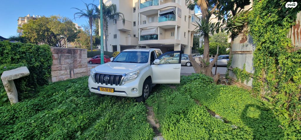 טויוטה לנד קרוזר