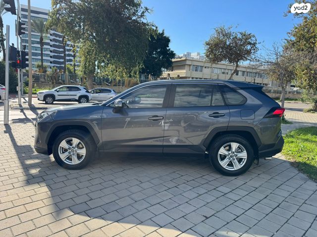 טויוטה RAV4